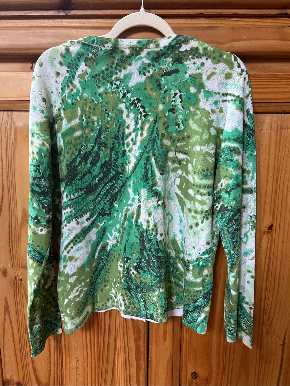 Billows cardigan Green Patterned V-Neck Button Lightweight Sweater - Picture 7 of 10